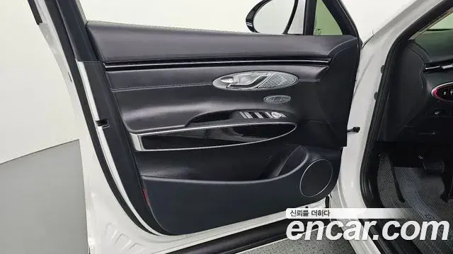 Genesis GV70 2022 — Photo 27/34