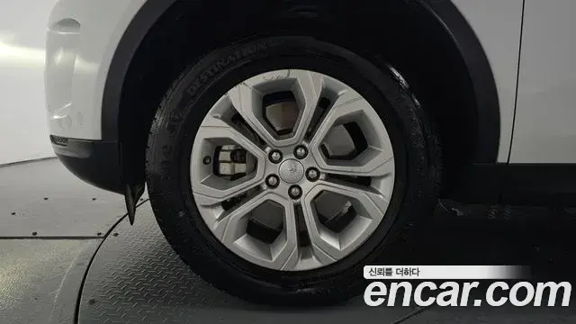 Land Rover Discovery Sport 2020 — Photo 15/35
