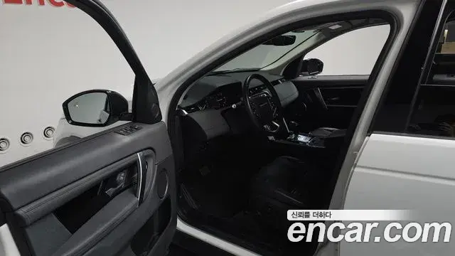 Land Rover Discovery Sport 2020 — Photo 33/35