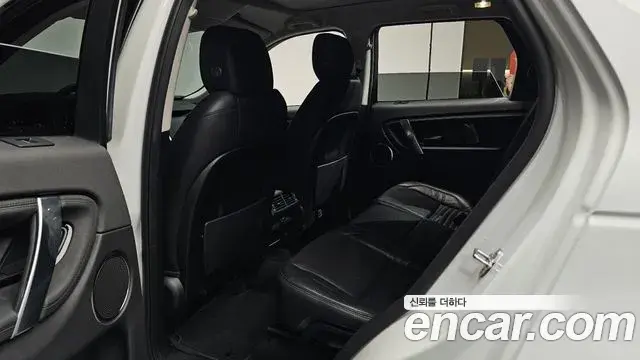 Land Rover Discovery Sport 2020 — Photo 28/35