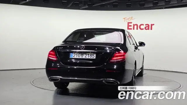 Mercedes-Benz E-Class 2019 — Şəkil 17/20