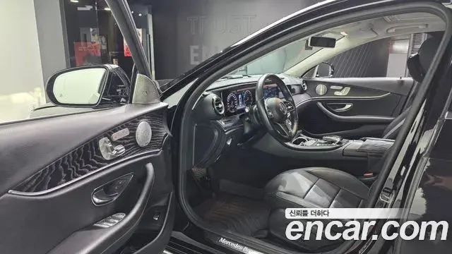 Mercedes-Benz E-Class 2019 — Şəkil 19/20