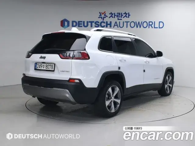 Jeep Cherokee 2021 — ფოტო 10/20