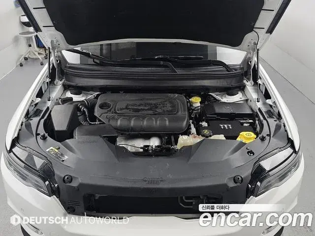 Jeep Cherokee 2021 — ფოტო 16/20