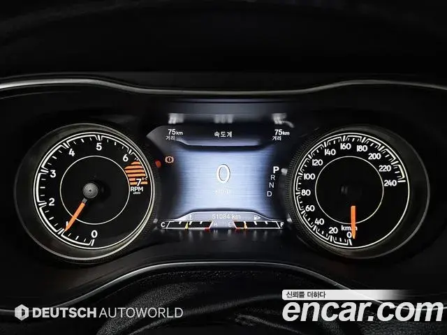 Jeep Cherokee 2021 — ფოტო 15/20