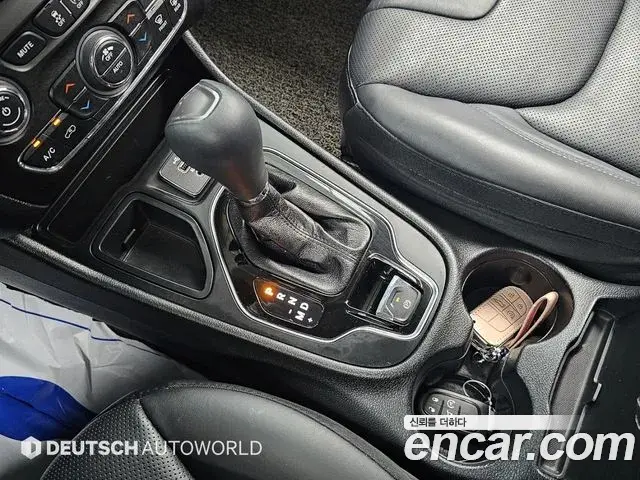 Jeep Cherokee 2021 — ფოტო 9/20