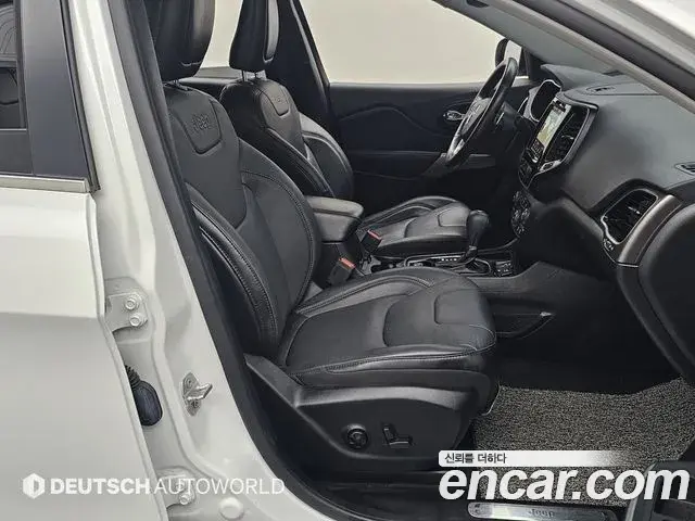 Jeep Cherokee 2021 — ფოტო 2/20