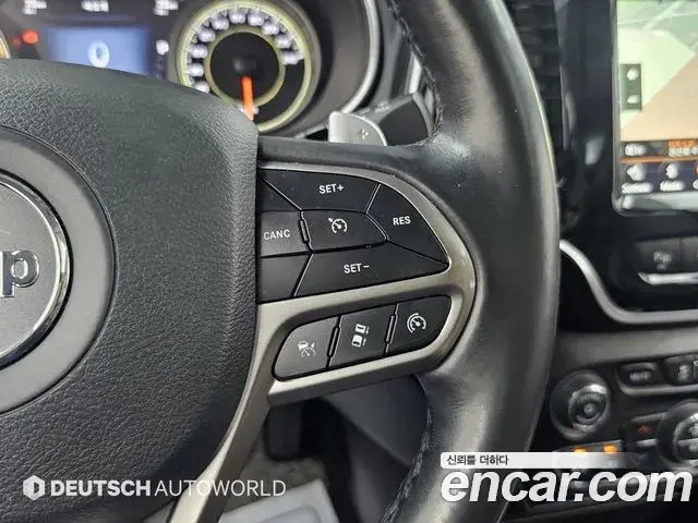 Jeep Cherokee 2021 — ფოტო 12/20