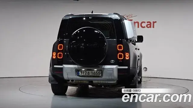 Land Rover Defender 2022 — ფოტო 30/34