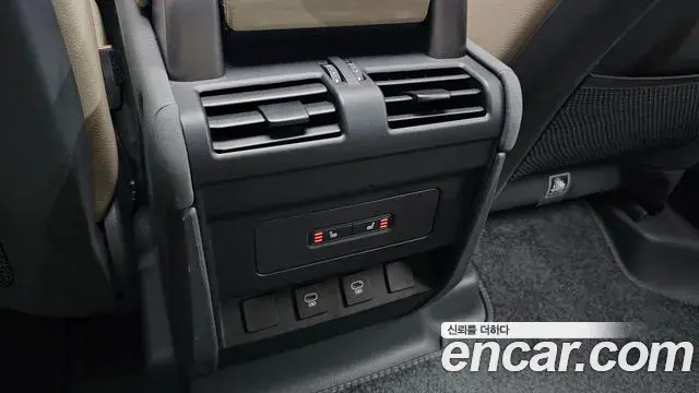 Land Rover Defender 2022 — ფოტო 31/34
