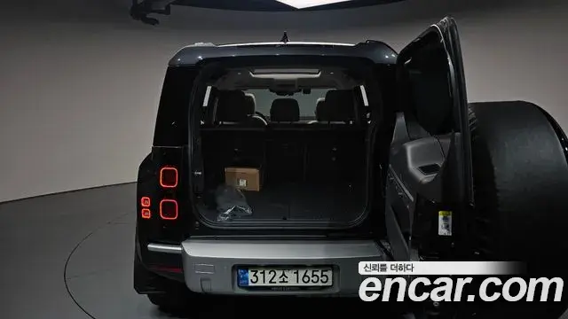 Land Rover Defender 2022 — ფოტო 29/34