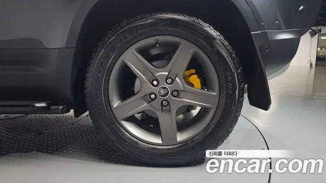 Land Rover Defender 2022 — ფოტო 28/34