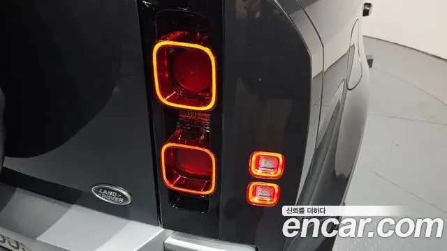 Land Rover Defender 2022 — ფოტო 32/34