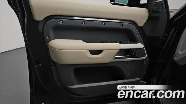 Land Rover Defender 2022 — ფოტო 8/34