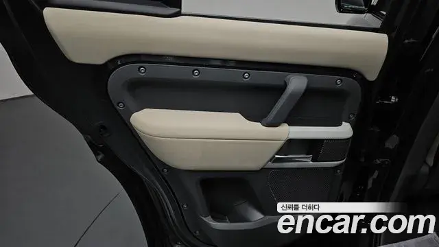 Land Rover Defender 2022 — ფოტო 22/34