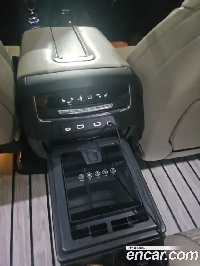 Cadillac Escalade 2023 — ფოტო 4/20