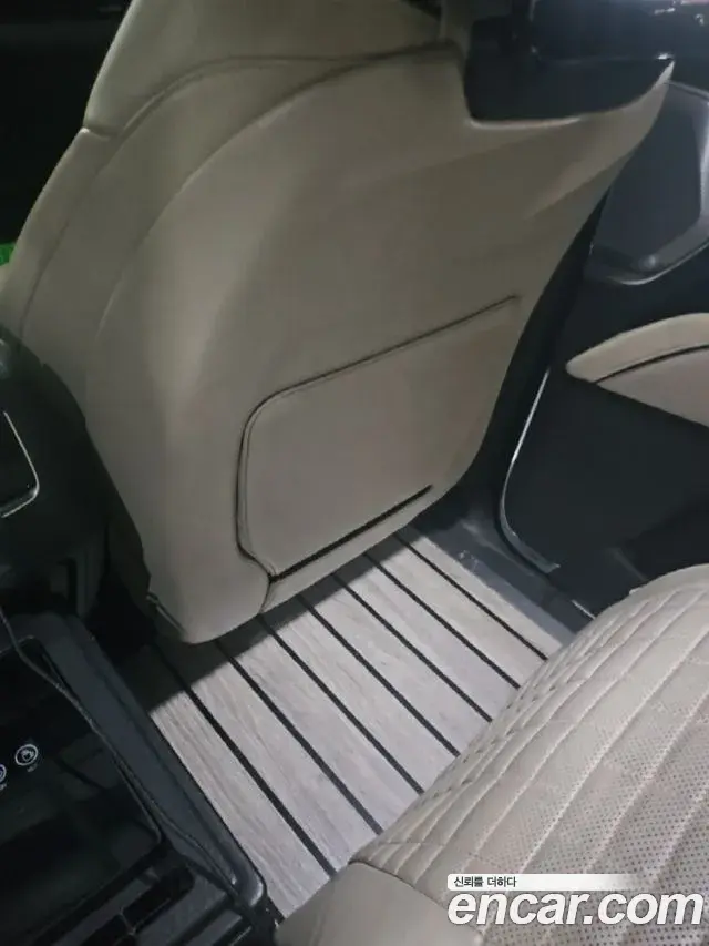 Cadillac Escalade 2023 — ფოტო 8/20