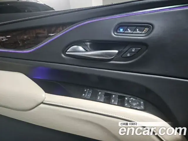 Cadillac Escalade 2023 — ფოტო 2/20