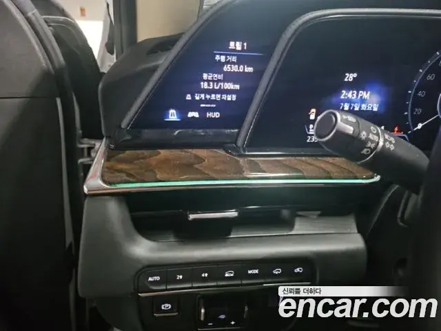 Cadillac Escalade 2023 — ფოტო 19/20