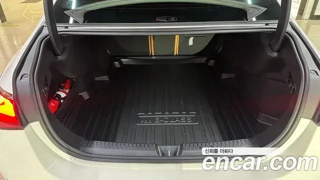 Mercedes-Benz E-Class 2025 — Фото 11/20