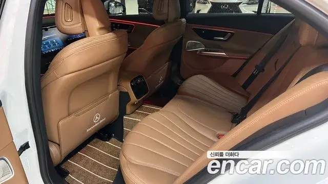 Mercedes-Benz E-Class 2025 — Фото 17/20