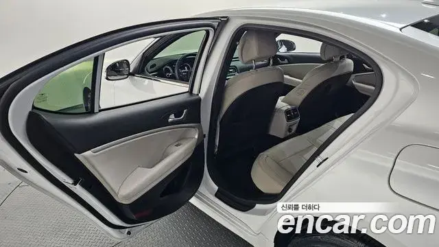 Genesis G70 2022 — Photo 2/35