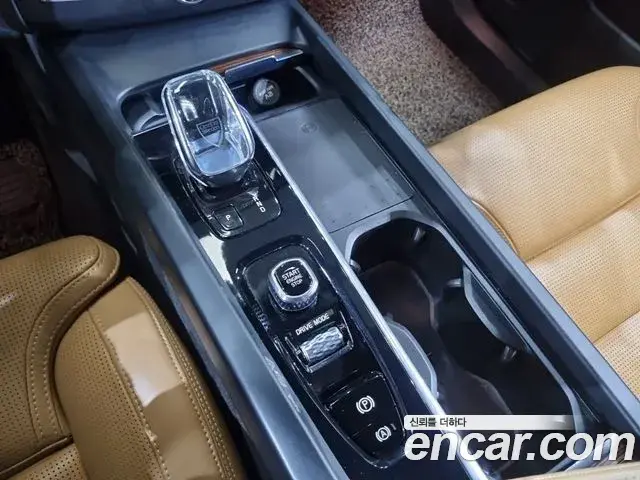 Volvo XC60 2021 — Şəkil 14/20