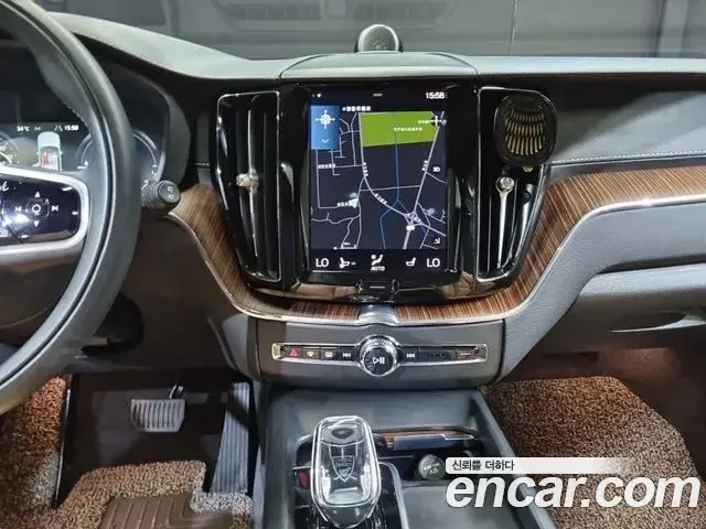 Volvo XC60 2021 — Şəkil 5/20