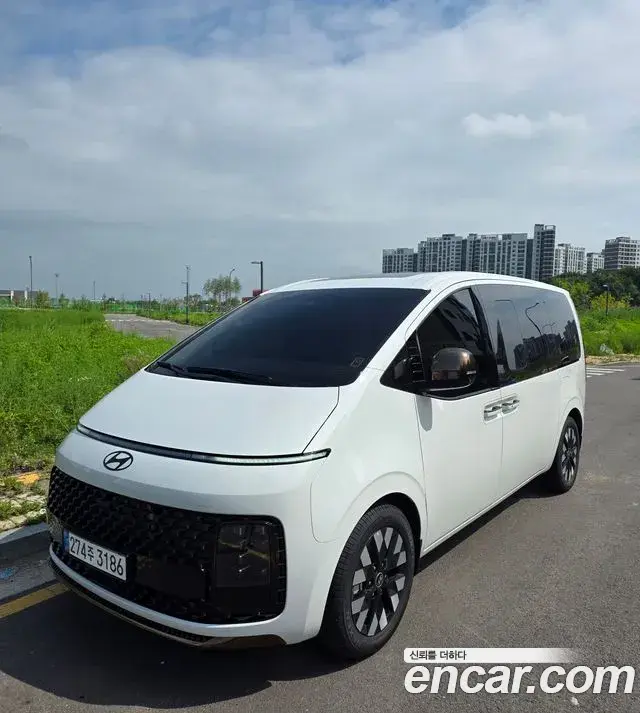 Hyundai Staria 2025 — ფოტო 1/18