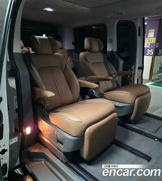 Hyundai Staria 2025 — ფოტო 11/18