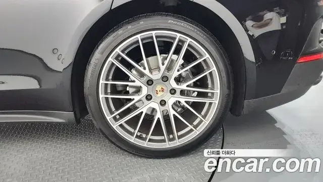 Porsche Panamera 2024 — Şəkil 29/35