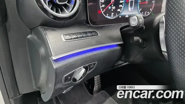 Mercedes-Benz E-Class 2020 — Şəkil 28/30