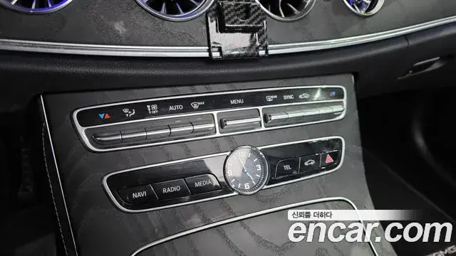 Mercedes-Benz E-Class 2020 — Şəkil 26/30