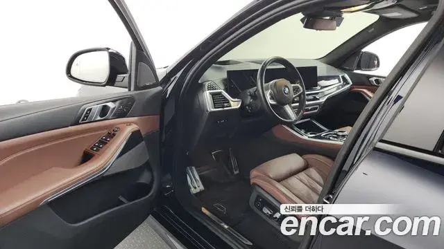 BMW X5 2023 — ფოტო 28/35