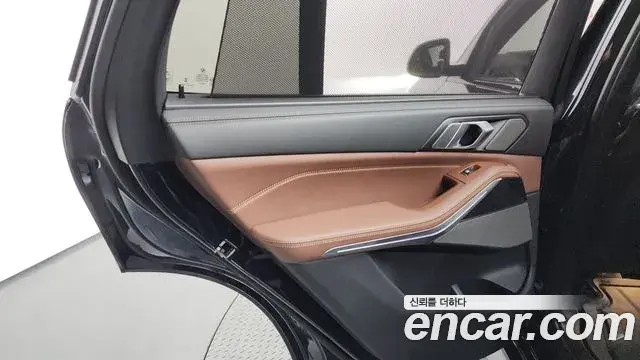 BMW X5 2023 — ფოტო 31/35