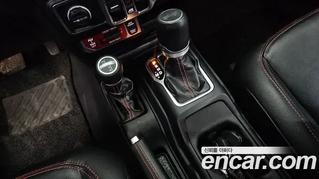 Jeep Wrangler 2023 — Photo 8/32