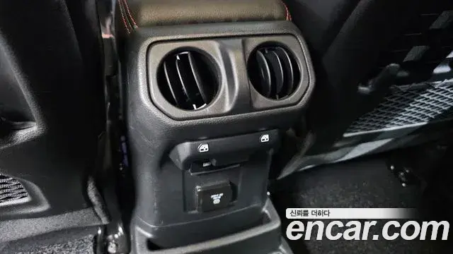 Jeep Wrangler 2023 — Photo 25/32