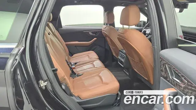 Audi Q7 2021 — Фото 19/20