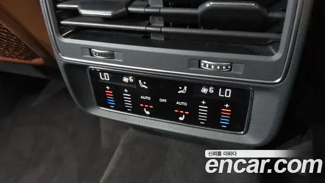 Audi Q7 2021 — ფოტო 19/36