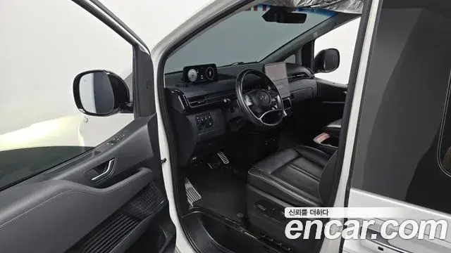 Hyundai Staria 2022 — Фото 10/20