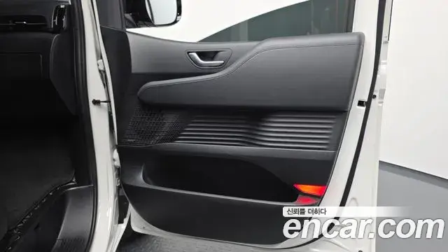 Hyundai Staria 2022 — ფოტო 16/31