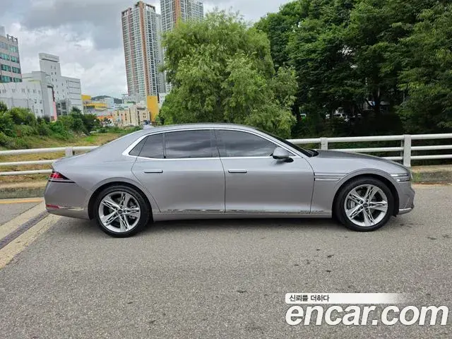 Genesis G90 2023 — Photo 13/20