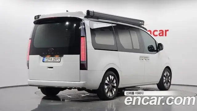 Hyundai Staria 2023 — Photo 18/31