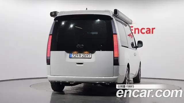 Hyundai Staria 2023 — Photo 9/31
