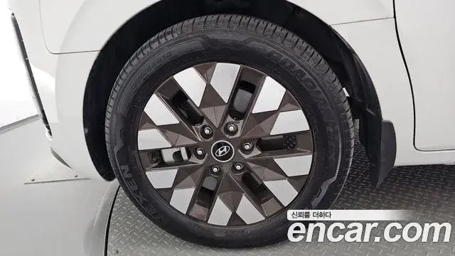 Hyundai Staria 2023 — Photo 25/31