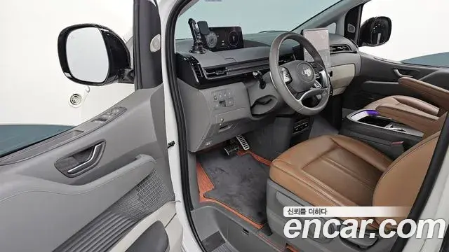 Hyundai Staria 2023 — Photo 27/31