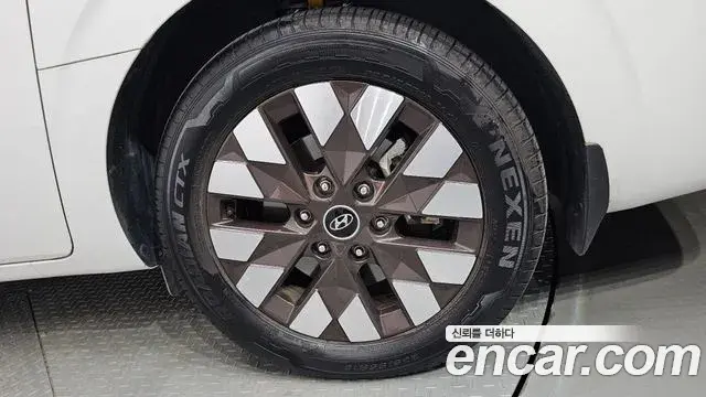 Hyundai Staria 2023 — Photo 26/31