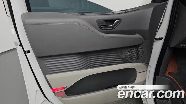 Hyundai Staria 2023 — Photo 23/31