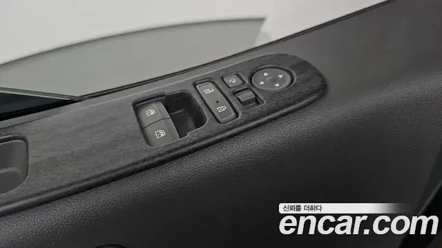 Hyundai Staria 2023 — Photo 2/31