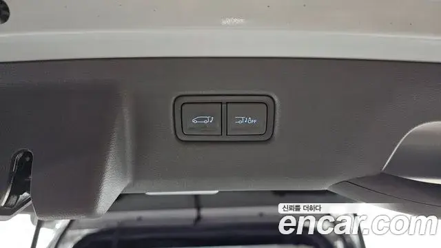 Hyundai Staria 2023 — Photo 17/31